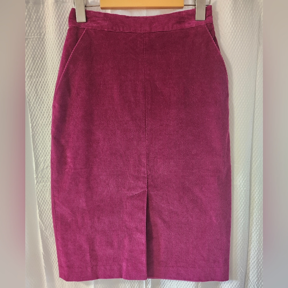 🎉 3/$60 Aritzia Babaton Fuscia Pink Corduroy Pencil Skirt Size 0 - Picture 2 of 10